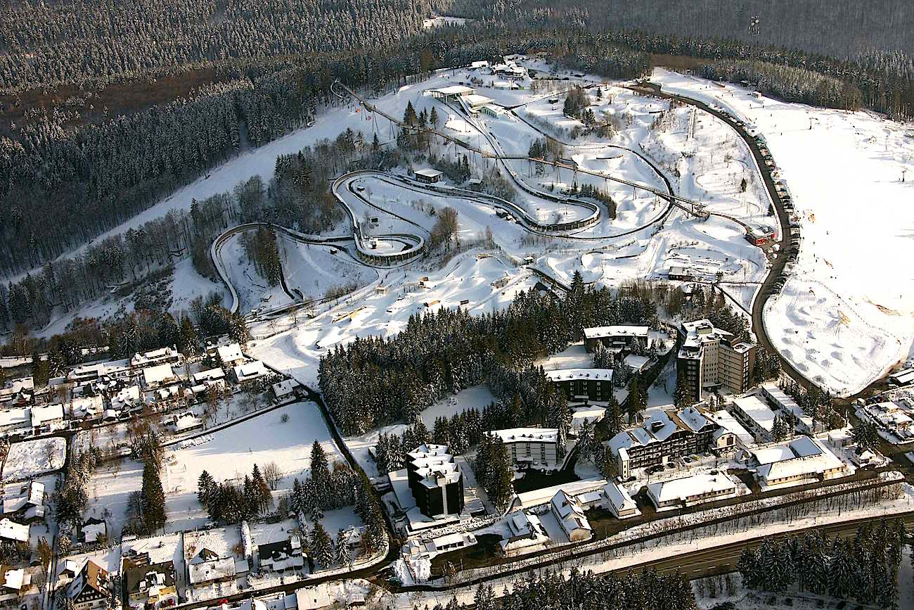 Luftbild von der Bobbahn (c) Hans Blossey