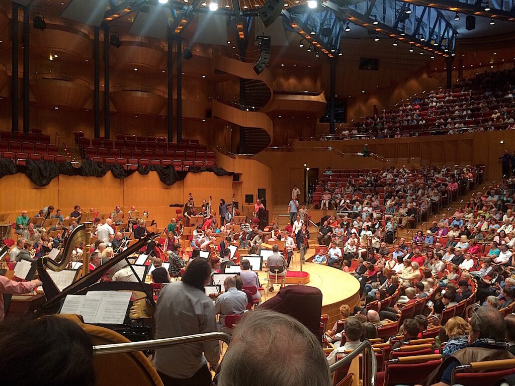 NRW-Tagesausflug für lau - die Philharmonie in Köln