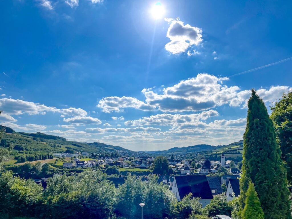 Blick vom Bergkloster Bestwig auf aufs Sauerland