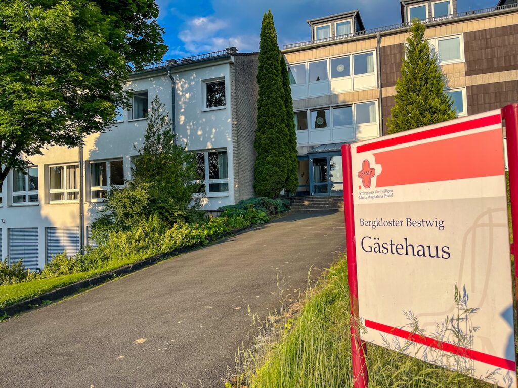 Das Bergkloster Bestwig ist eine pilgerfreundliche Unterkunft auf dem neuen Sauerland-Camino