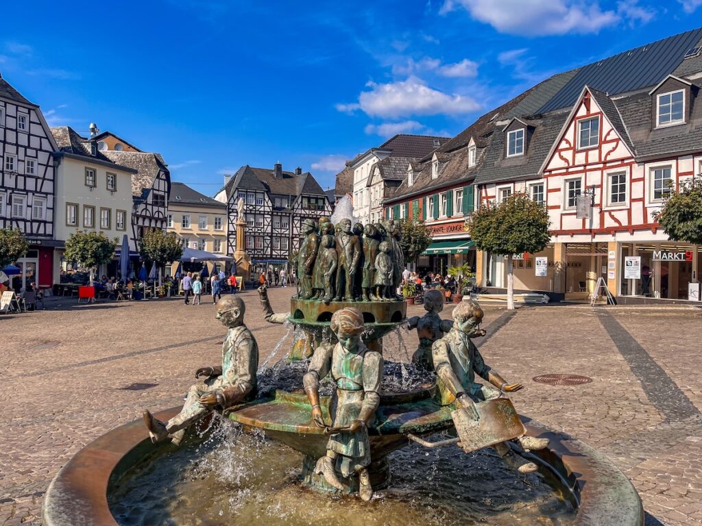 Der Marktplatz in Linz am Rhein